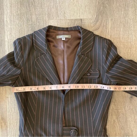 Louis Verdad Brown Pin Stripe 2 Piece Suit XS Top S Skirt EUC - Picture 8 of 10